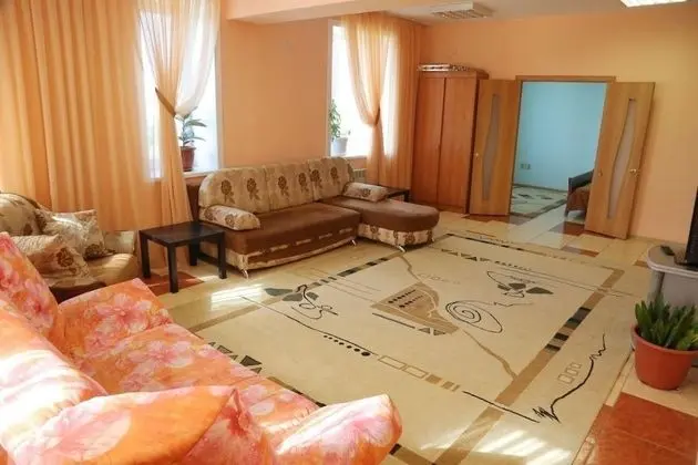 Apart Daire, 3 Yatak Odası (Krasnoarmeyskaya, 81)