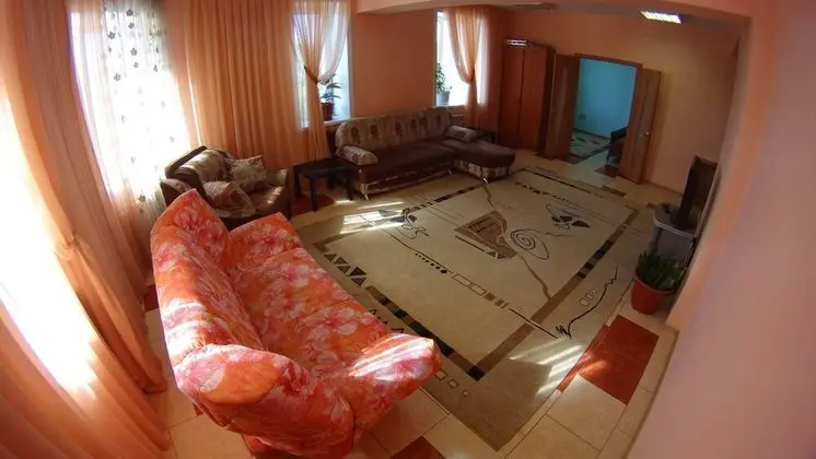 Apart Daire, 3 Yatak Odası (Krasnoarmeyskaya, 81)