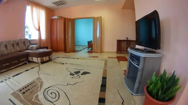 Apart Daire, 3 Yatak Odası (Krasnoarmeyskaya, 81)
