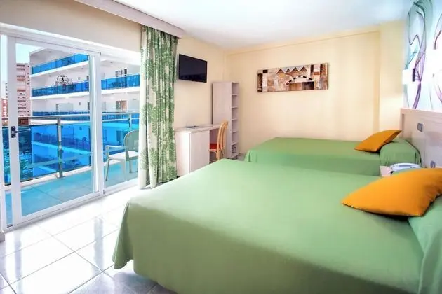 Tek Büyük Yataklı Oda, Teras (2 Adults + 2 Children)