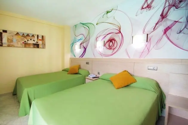Tek Büyük Yataklı Oda, Teras (3 Adults + 1 Children)