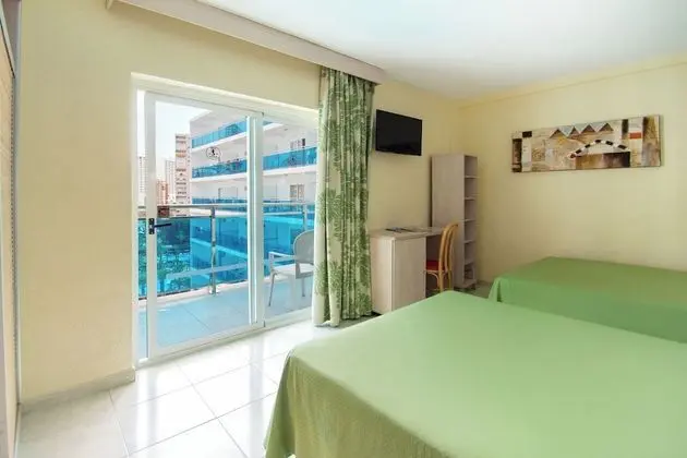 Tek Büyük Yataklı Oda, Teras (3 Adults + 1 Children)