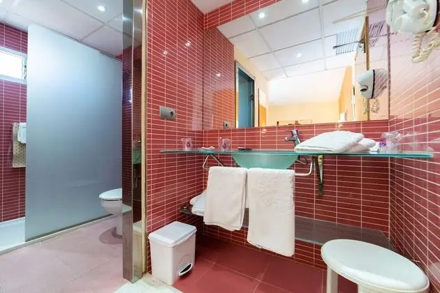 Tek Büyük Yataklı Oda, Teras (3 Adults + 1 Children)