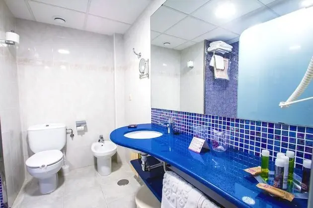 Tek Büyük Yataklı Oda, Teras, Havuz Manzaralı