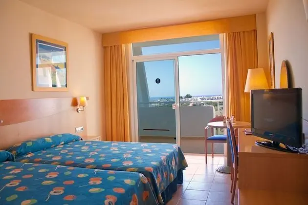 Tek Büyük Yataklı Oda, Teras (for 4 adults)