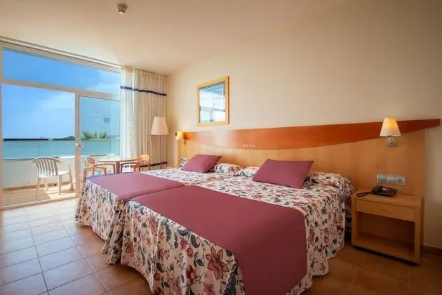 Tek Büyük Yataklı Oda, Teras (2 Adults + 2 Children)