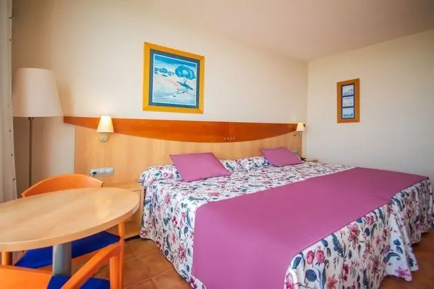 Tek Büyük Yataklı Oda, Teras (2 Adults + 2 Children)