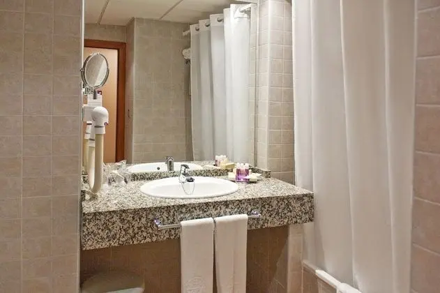 Tek Büyük Yataklı Oda, Teras (2 Adults + 2 Children)