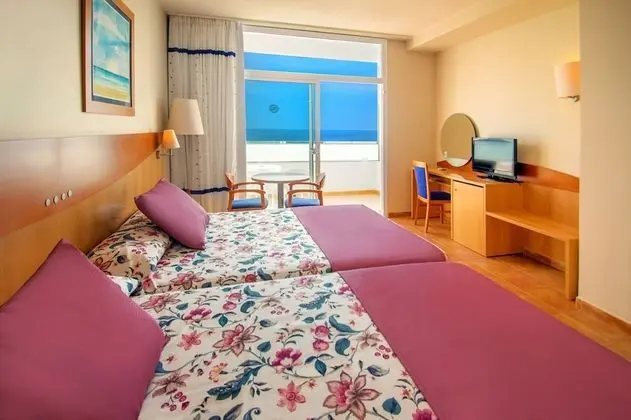 Tek Büyük Yataklı Oda, Teras, Deniz Manzaralı (2 Adults + 1 Child)