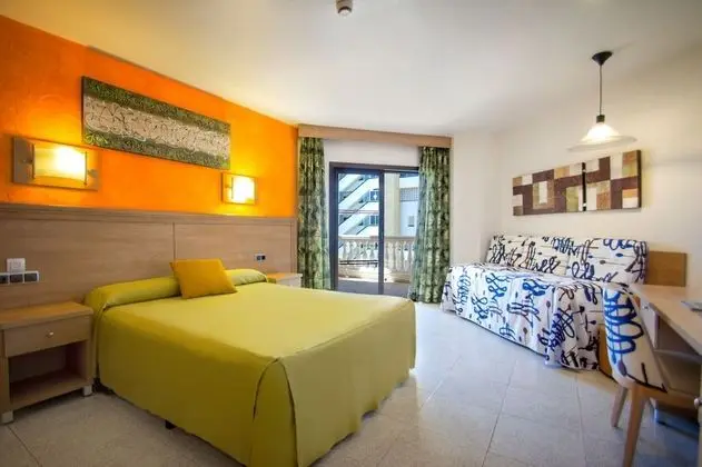 Superior Tek Büyük Yataklı Oda, Teras (2 Adults + 2 Children)