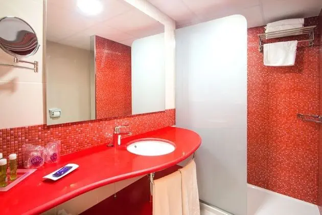 Superior Tek Büyük Yataklı Oda, Teras (2 Adults + 2 Children)
