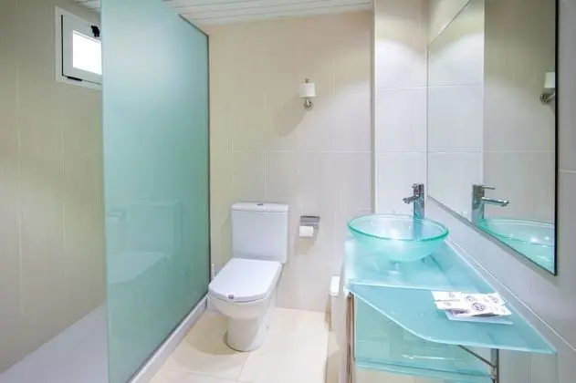 Tek Büyük Yataklı Oda, Balkon, Şehir Manzaralı (2 Adults + 2 Children)