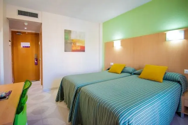 Tek Büyük Yataklı Oda, Balkon, Şehir Manzaralı (4 Adults)