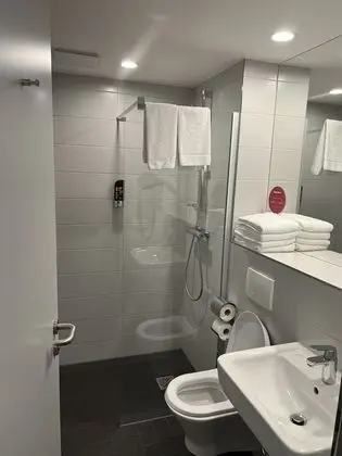 Büyük Yataklı Tek Kişilik Oda