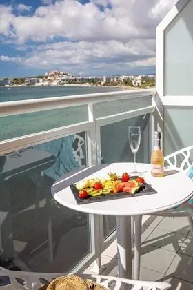 Tek Büyük Yataklı Oda, Balkon, Deniz Manzaralı