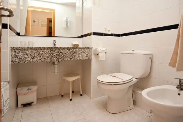 Üç Kişilik Oda