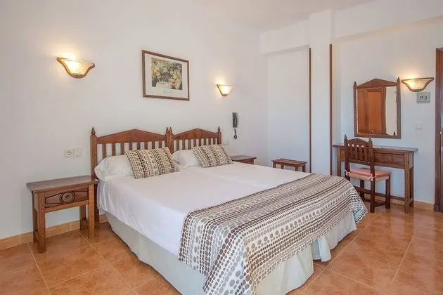 Tek Büyük veya İki Ayrı Yataklı Oda, Balkon