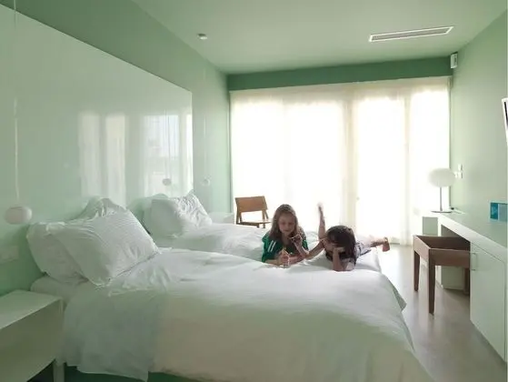 Deluxe Tek Büyük Yataklı Oda, Kısmi Deniz Manzaralı