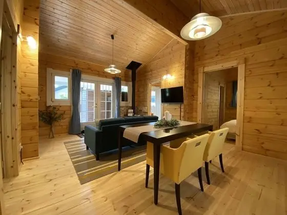 Ev (Log House)