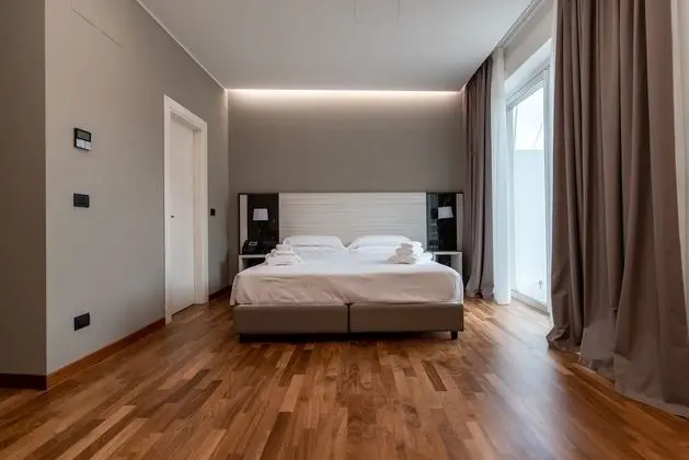 Deluxe Tek Büyük veya İki Ayrı Yataklı Oda, Liman Manzaralı