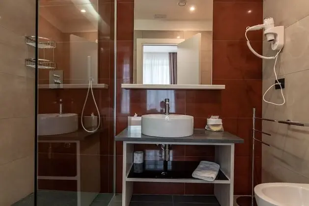 Deluxe Tek Büyük veya İki Ayrı Yataklı Oda, Liman Manzaralı