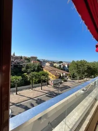 Üç Kişilik Teraslı Oda