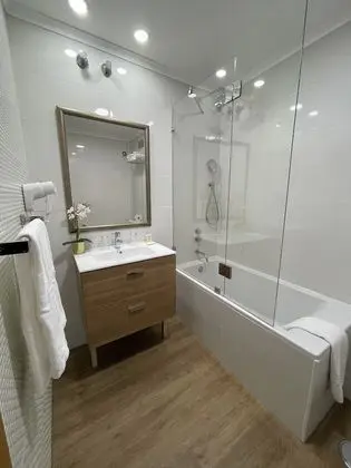 Superior Tek Büyük Yataklı Oda (with Extra Bed)