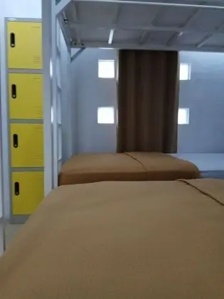 Ortak Ranzalı Oda, Sadece erkekler için (ONE BED)