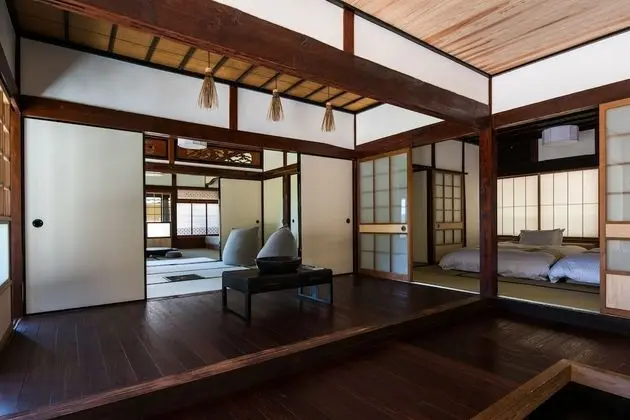 Ev (Private Vacation)