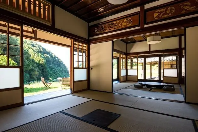 Ev (Private Vacation)