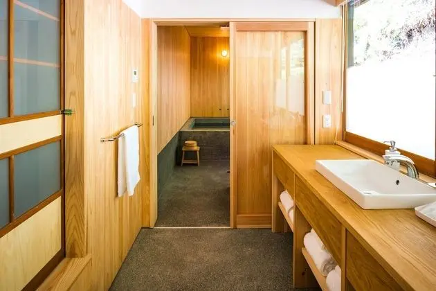 Ev (Private Vacation)