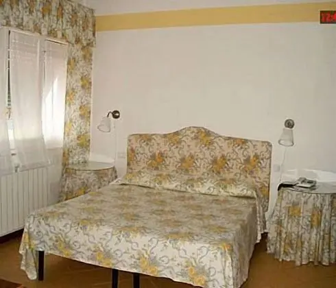 Basic Tek Büyük veya İki Ayrı Yataklı Oda