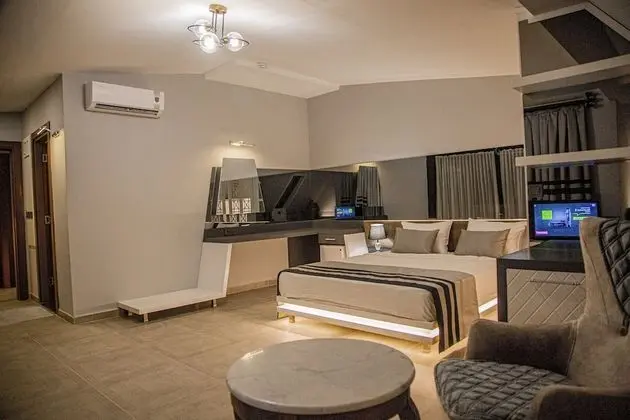 Deluxe Tek Büyük Yataklı Oda