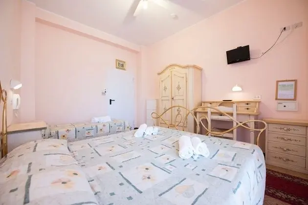 Üç Kişilik Oda