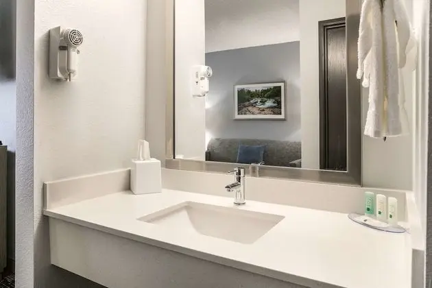 Süit, 1 En Büyük (King) Boy Yatak ve Çekyat, Sigara İçilmez