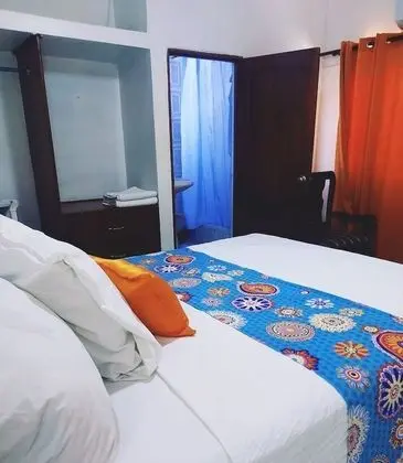 Standard B, 1 Queen Bed