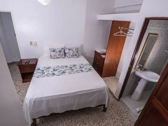 Standard B, 1 Queen Bed