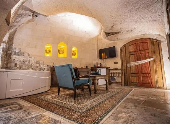 Mağara Oda, Bahçe Manzaralı, 1. Kat