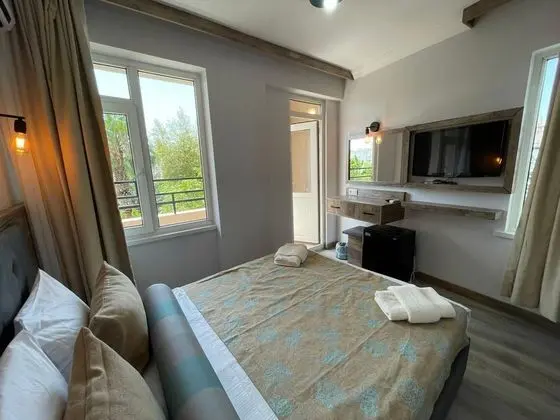 Bağlantılı Oda, Kara Manzaralı, Balkonlu