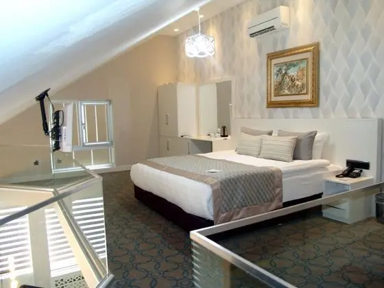 Studio, Sokak Manzaralı