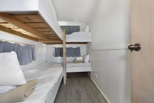 Basic Kulübe (Beachside Cabins)