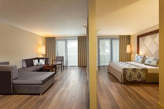 https://images.etstur.com/files/images/hotelImages/TR/216258/l/Seven-Seas-Hotel-Life-Kemer-Oda-337040.jpg