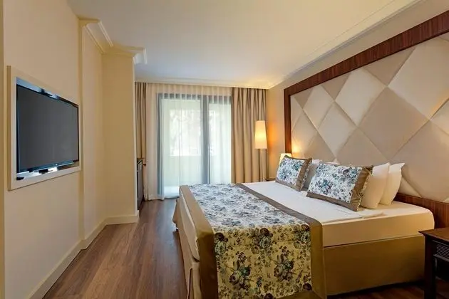 https://images.etstur.com/files/images/hotelImages/TR/216258/l/Seven-Seas-Hotel-Life-Kemer-Oda-337041.jpg