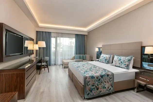 https://images.etstur.com/files/images/hotelImages/TR/216258/l/Seven-Seas-Hotel-Life-Kemer-Oda-338113.jpg