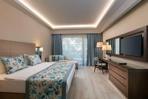 https://images.etstur.com/files/images/hotelImages/TR/216258/l/Seven-Seas-Hotel-Life-Kemer-Oda-338114.jpg