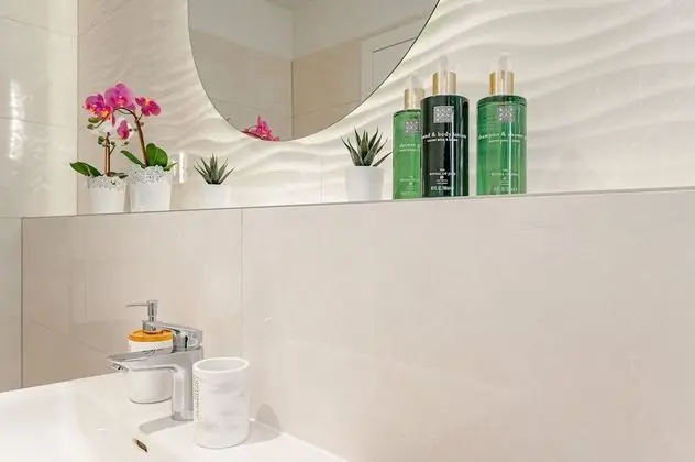 Deluxe Tek Büyük veya İki Ayrı Yataklı Oda (1)