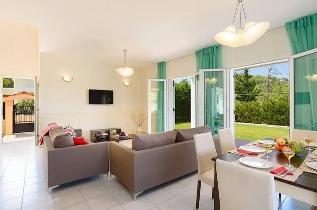 Villa (for six people)