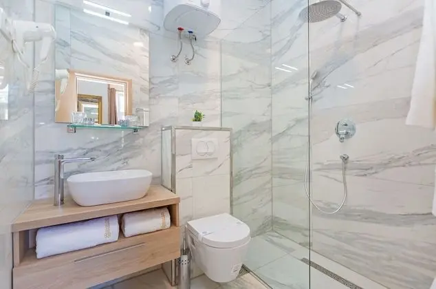 Comfort Tek Büyük Yataklı Oda