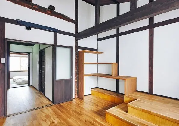 Ev (Second Floor)