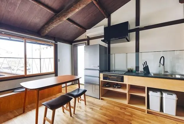 Ev (Second Floor)